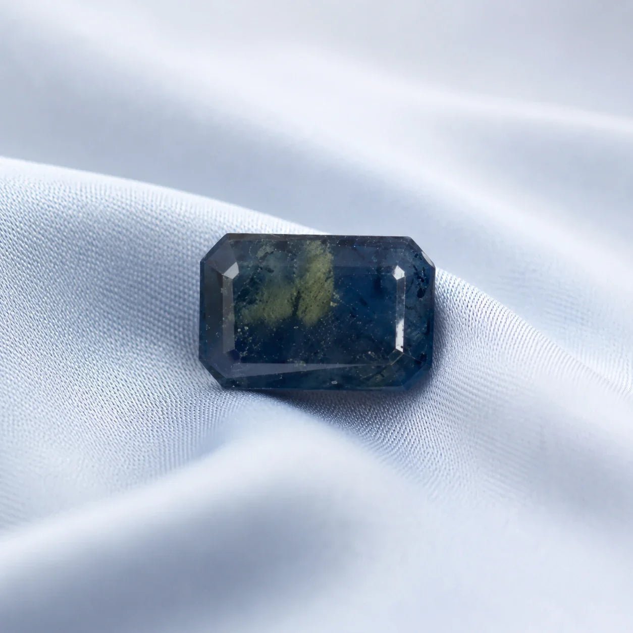 Bi-color Sapphire (Peetambari Neelam) - 10.27 Carat - Astrosaras
